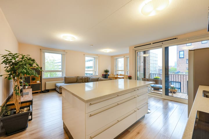 Photo 5 of Eva Besnyöstraat 45