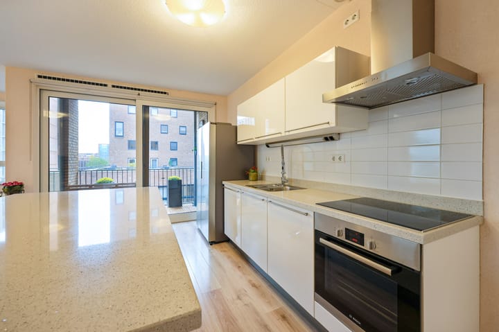 Photo 7 of Eva Besnyöstraat 45