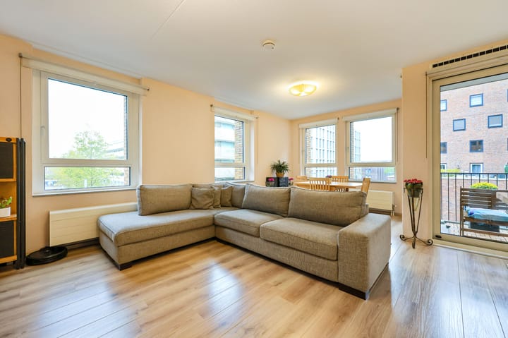 Photo 8 of Eva Besnyöstraat 45