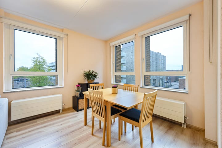 Photo 9 of Eva Besnyöstraat 45