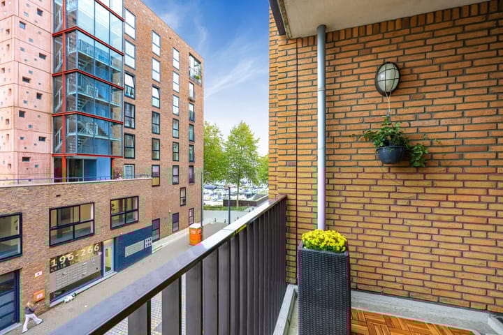 Photo 14 of Eva Besnyöstraat 45