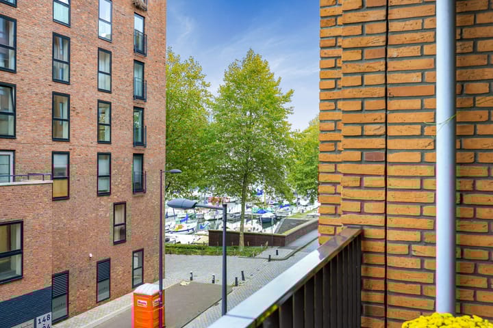 Photo 15 of Eva Besnyöstraat 45