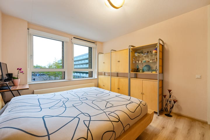 Photo 18 of Eva Besnyöstraat 45