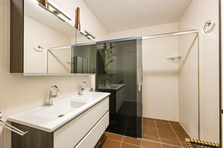 Photo 19 of Eva Besnyöstraat 45