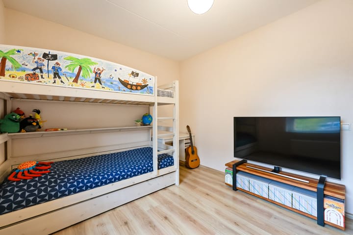 Photo 22 of Eva Besnyöstraat 45