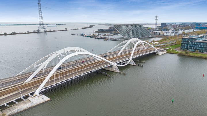 Photo 25 of Eva Besnyöstraat 45