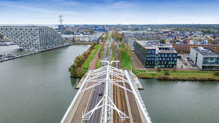 Photo 26 of Eva Besnyöstraat 45