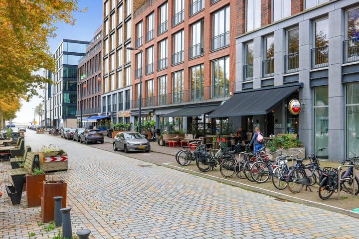 Photo 32 of Eva Besnyöstraat 45