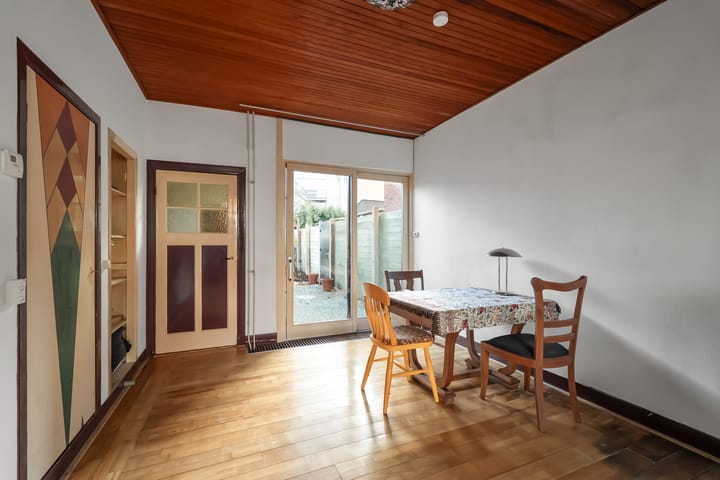 Photo 9 of Hertzogstraat 102