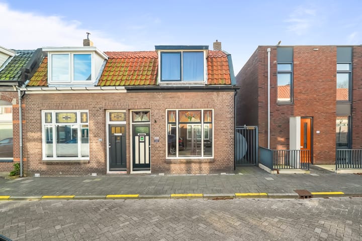 Photo 2 of Hertzogstraat 102