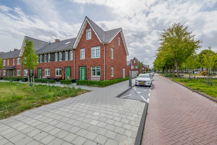 Photo 40 of Mgr. W.M. Bekkerslaan 98