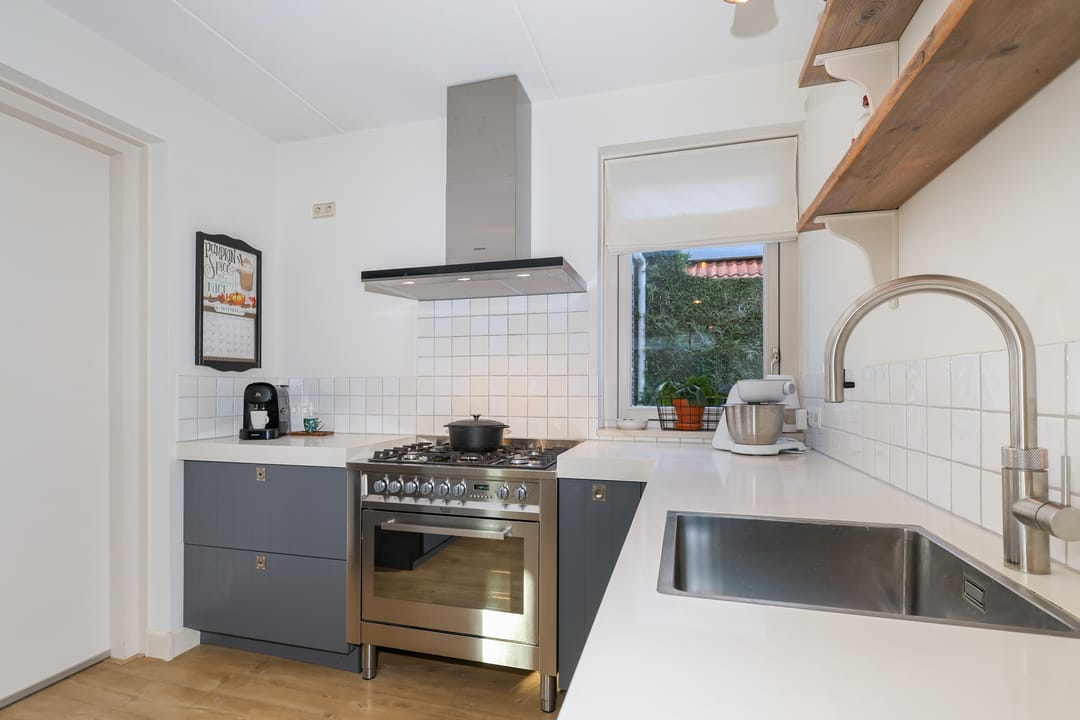 Photo 32 of Voorweg 60