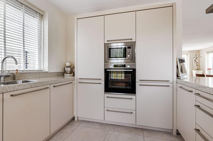 Photo 24 of Robert Pearystraat 20