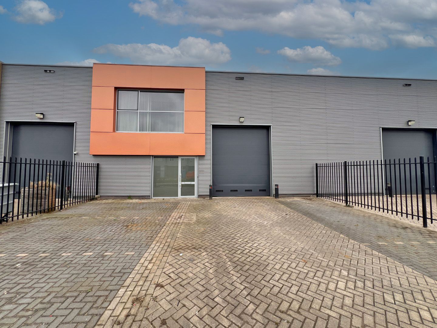 Bekijk foto 1 van Zirkoon 236