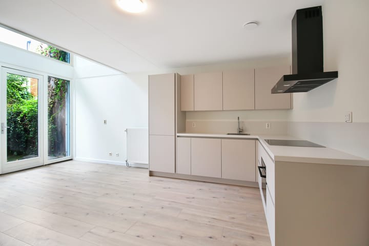 Photo 9 of Mattenbiesstraat 125