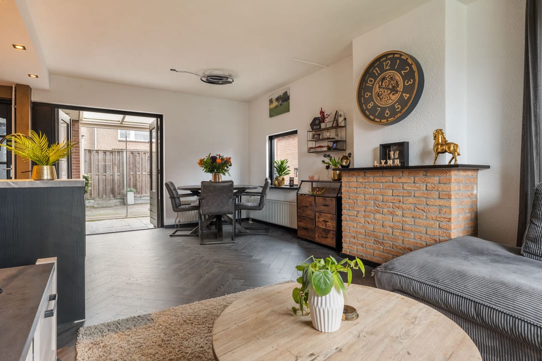 Photo 8 of van Houtenstraat 18