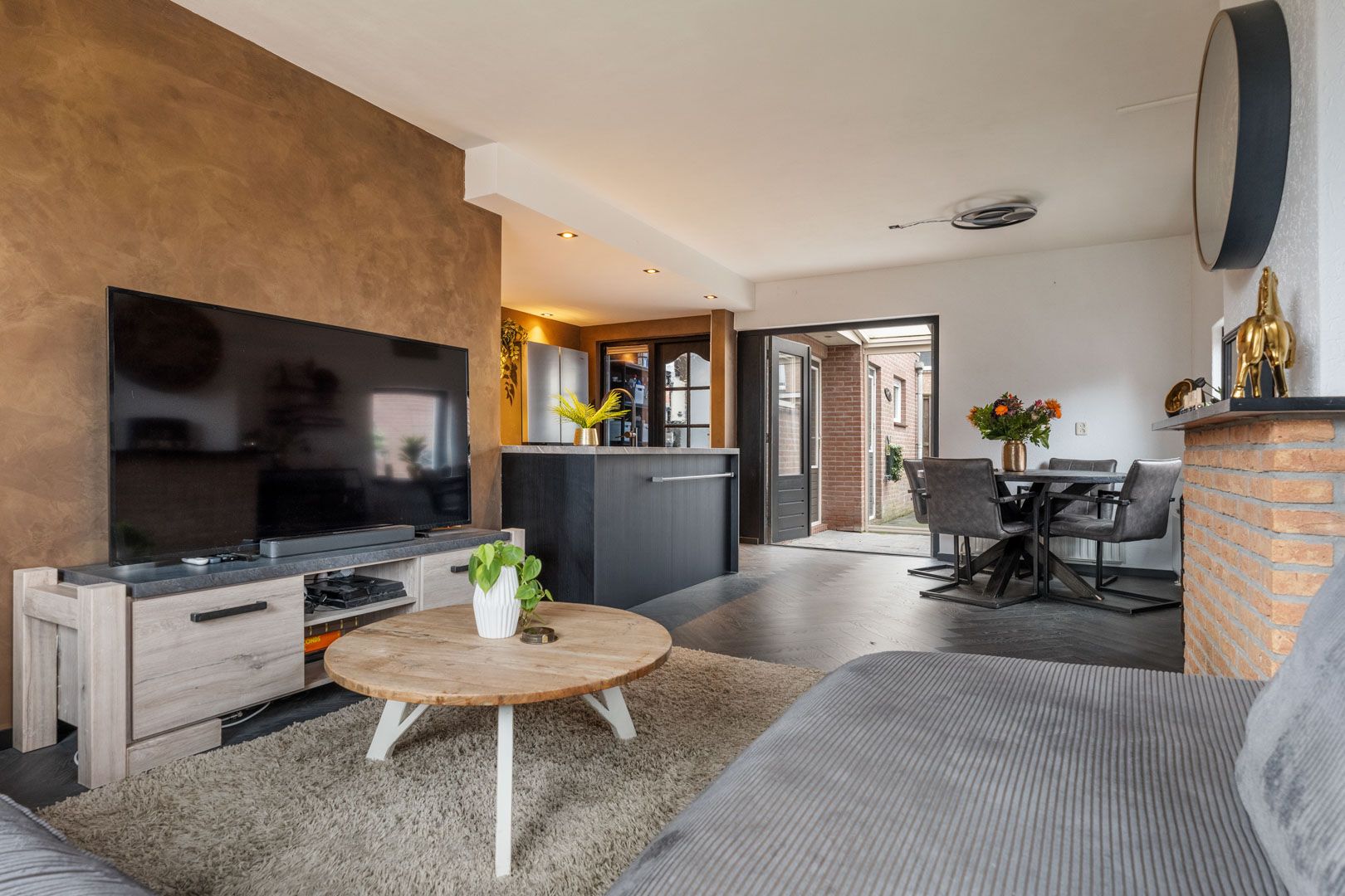 Photo 9 of van Houtenstraat 18