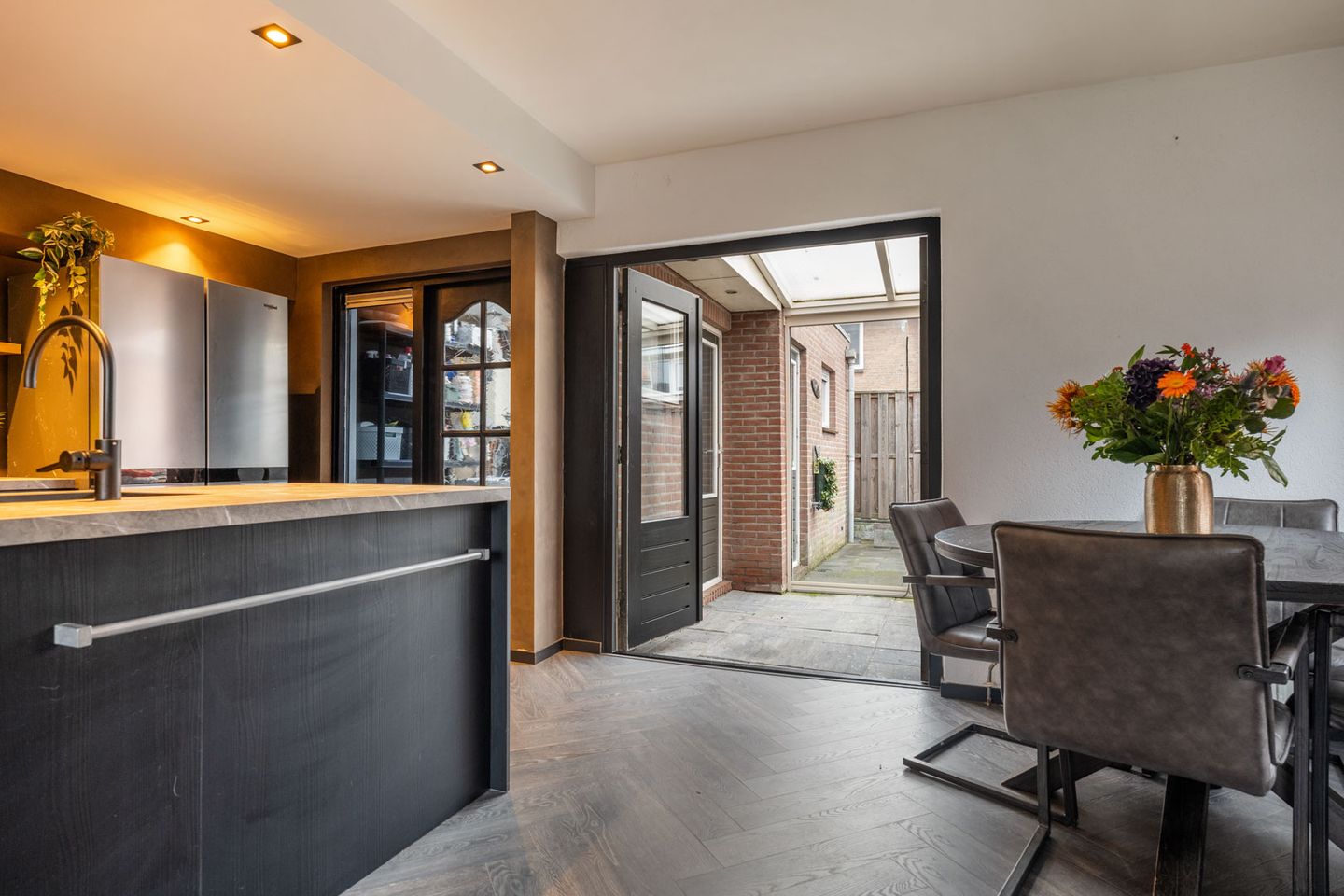 Photo 10 of van Houtenstraat 18