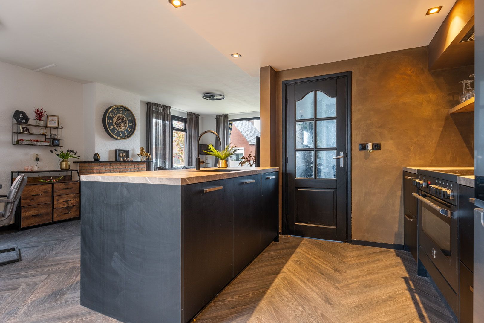 Photo 12 of van Houtenstraat 18