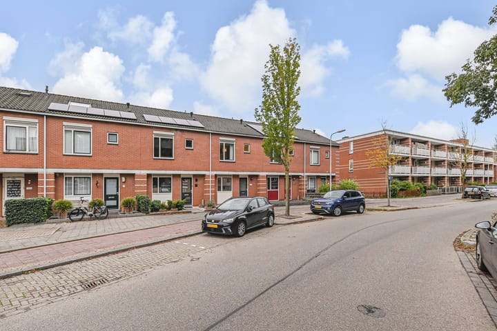 Photo 2 of Middenmolenlaan 189