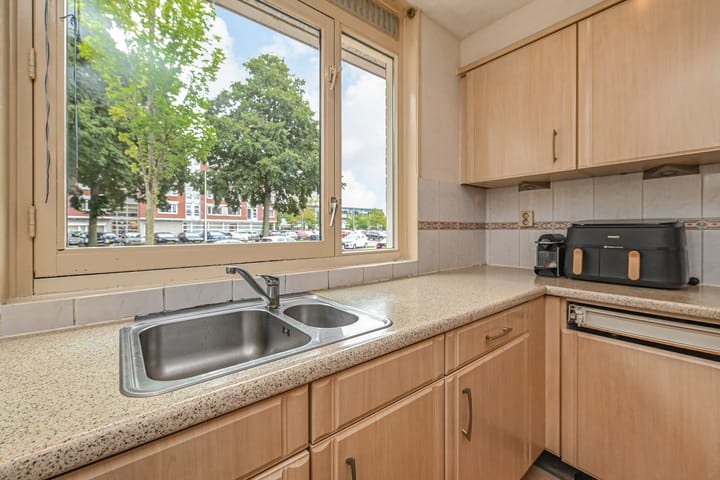 Foto 8 van Middenmolenlaan 189