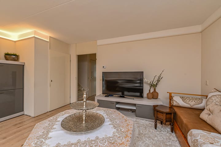 Foto 10 van Middenmolenlaan 189