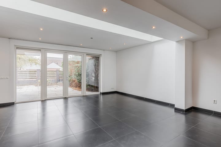 Photo 9 of Jasmijnstraat 8