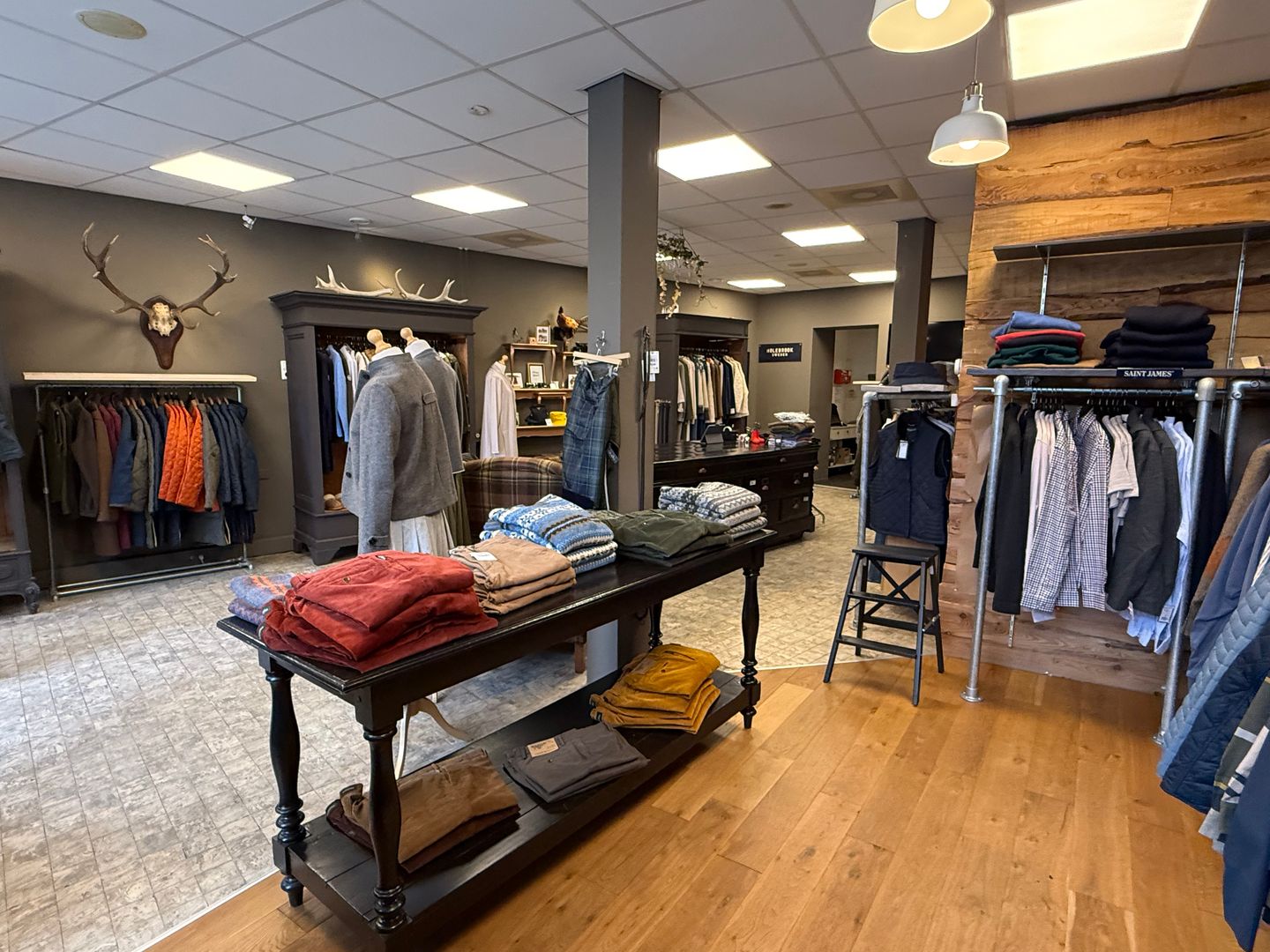 View photo 5 of Parade 20