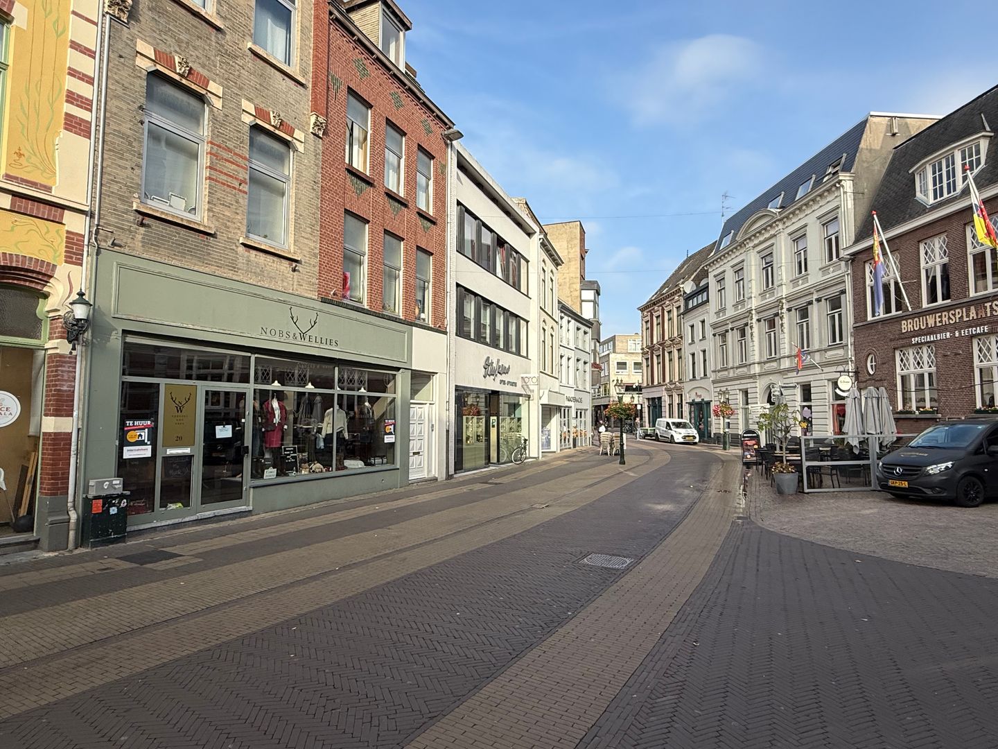 View photo 2 of Parade 20