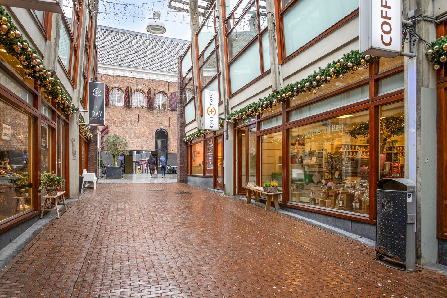 View photo 1 of Moenenstraat 18