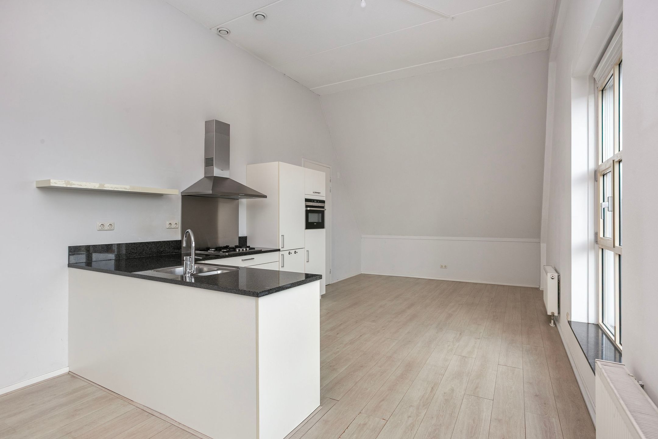 Foto 6 van J. Homan van der Heideplein 48