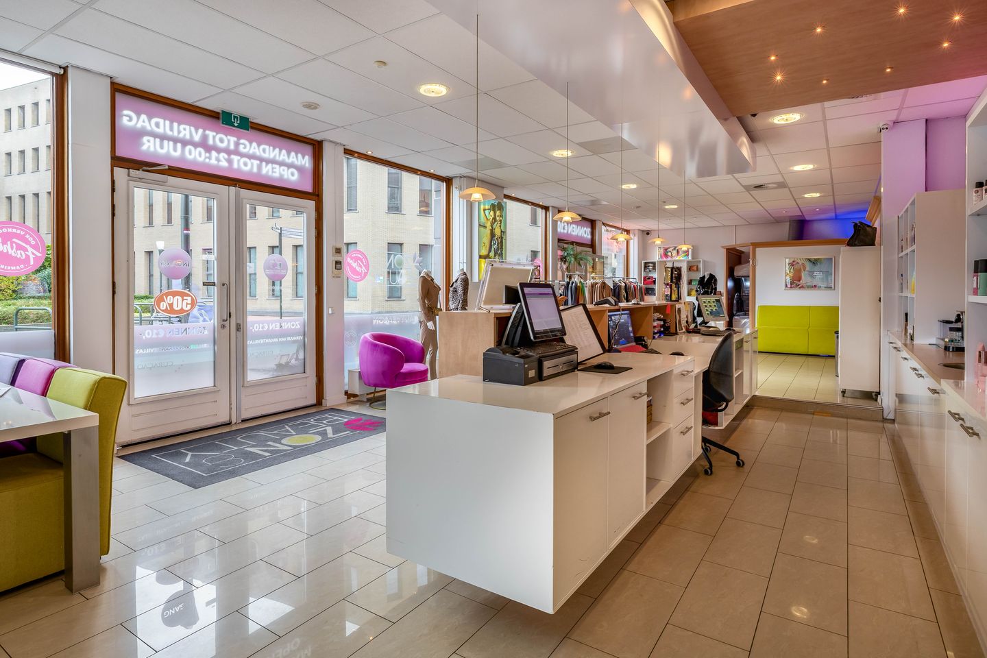 Bekijk foto 3 van Raadhuispassage 1