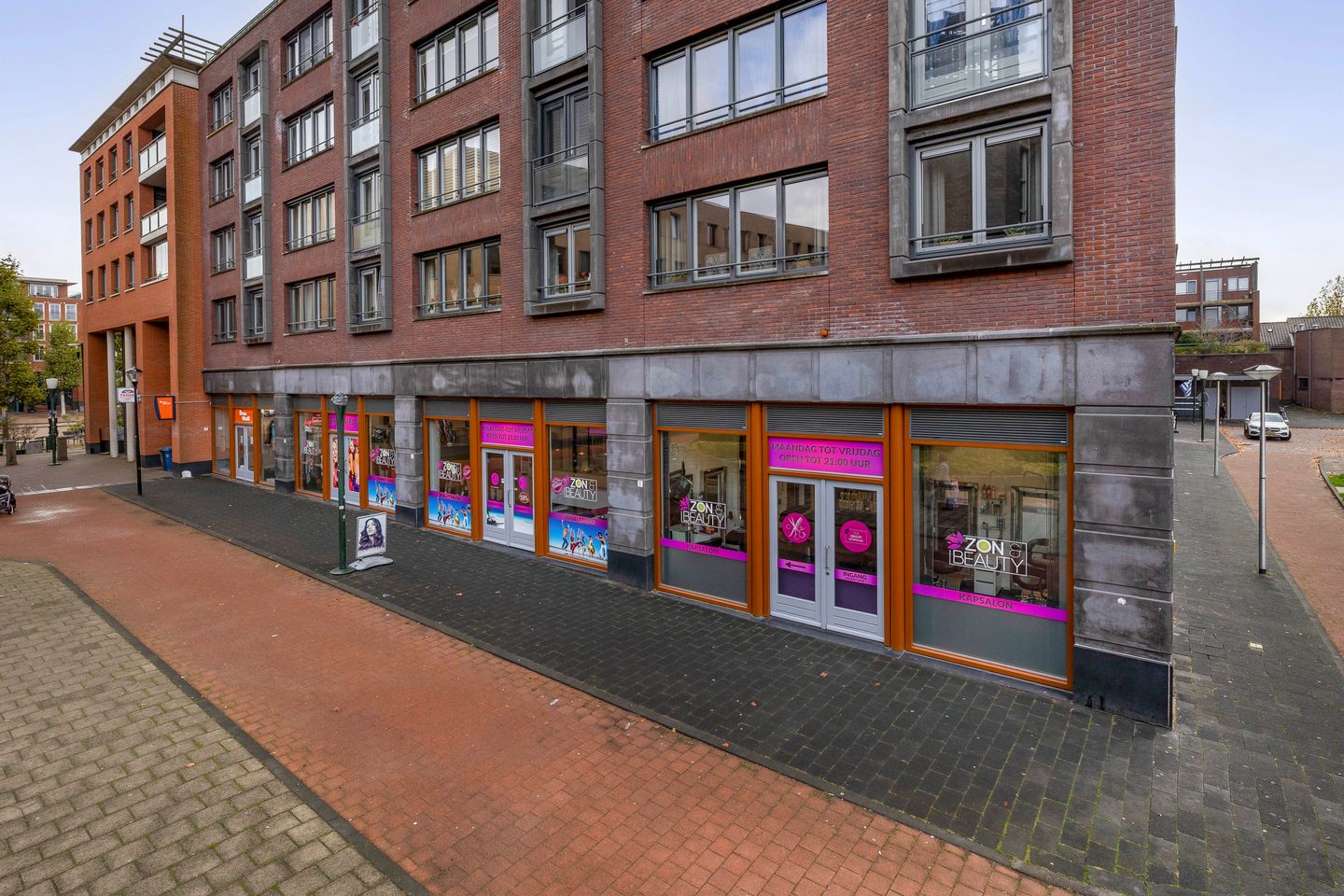 Bekijk foto 5 van Raadhuispassage 1