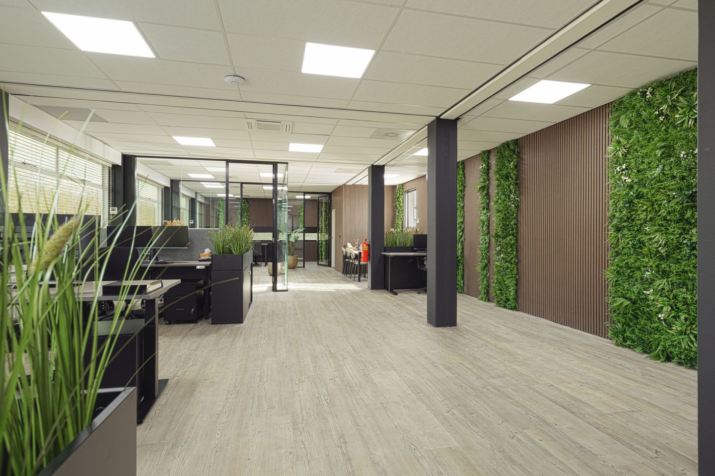 View photo 2 of Laanweg 6