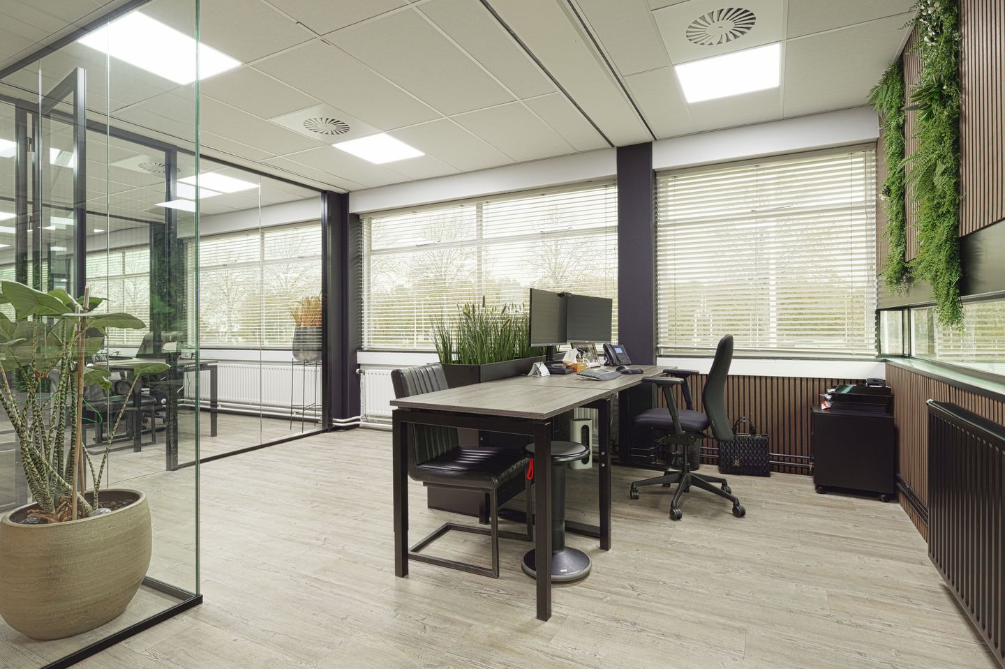 View photo 3 of Laanweg 6