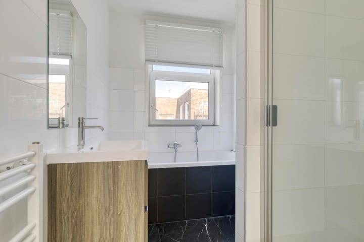 Photo 16 of Cornelis Schuytstraat 43-2