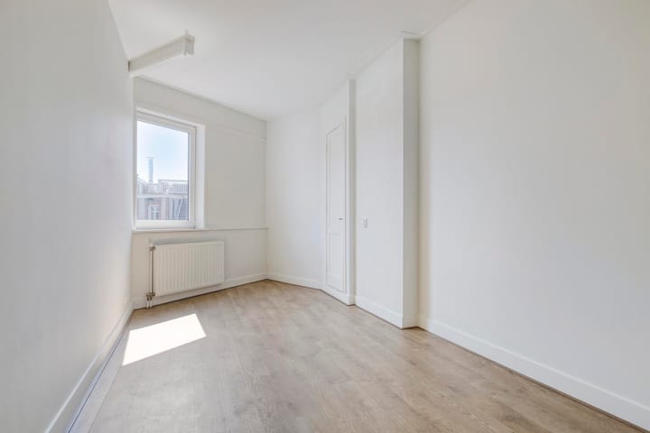 Photo 14 of Cornelis Schuytstraat 43-2