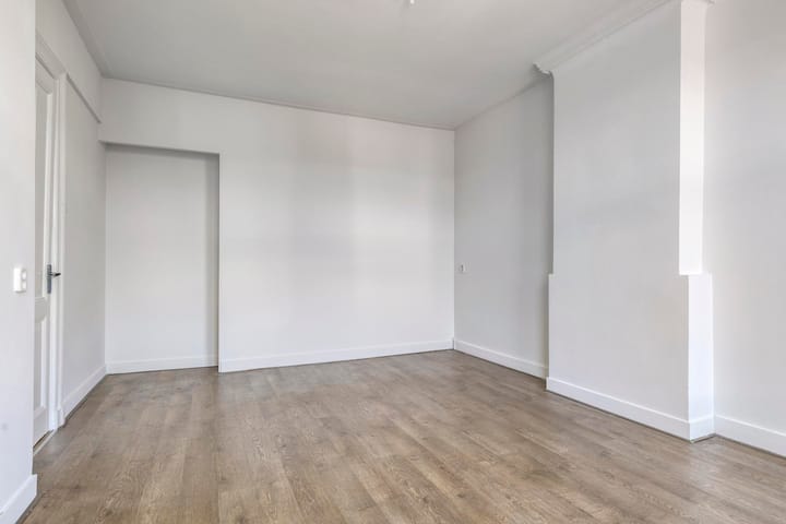 Photo 12 of Cornelis Schuytstraat 43-2