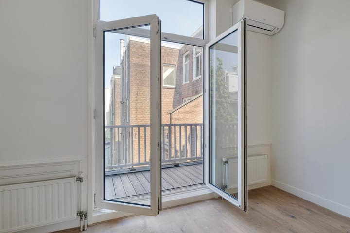 Photo 6 of Cornelis Schuytstraat 43-2