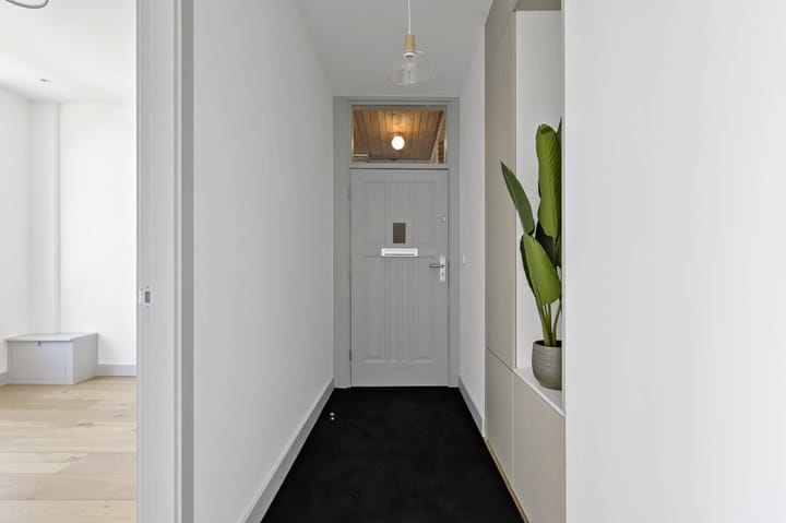 Foto 7 van Irisplein 8