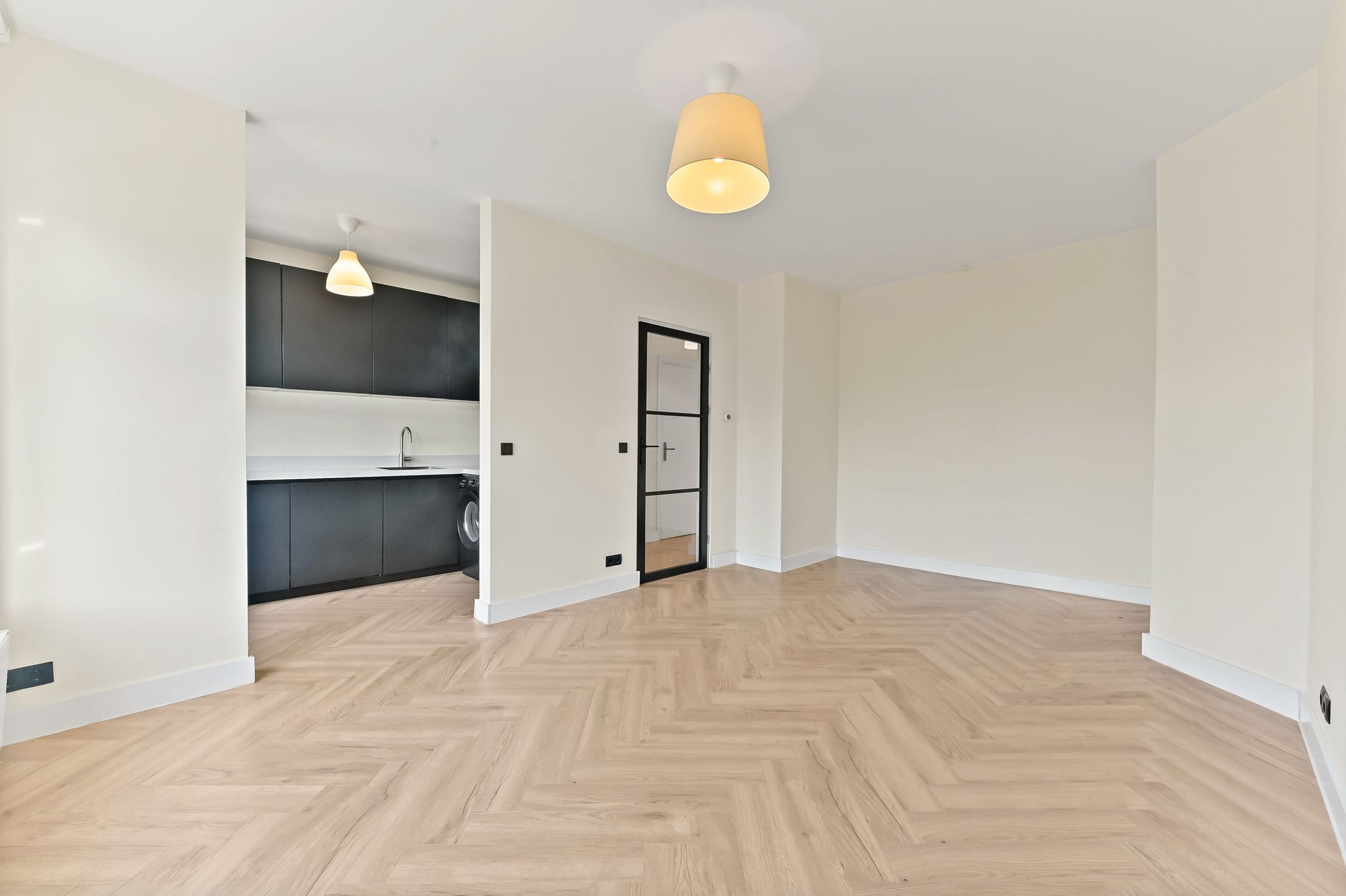 Photo 9 of Medemblikstraat 28-B