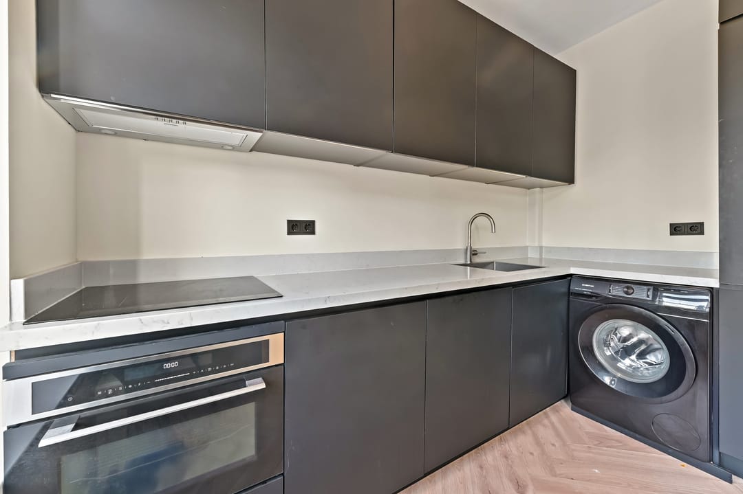 Photo 11 of Medemblikstraat 28-B