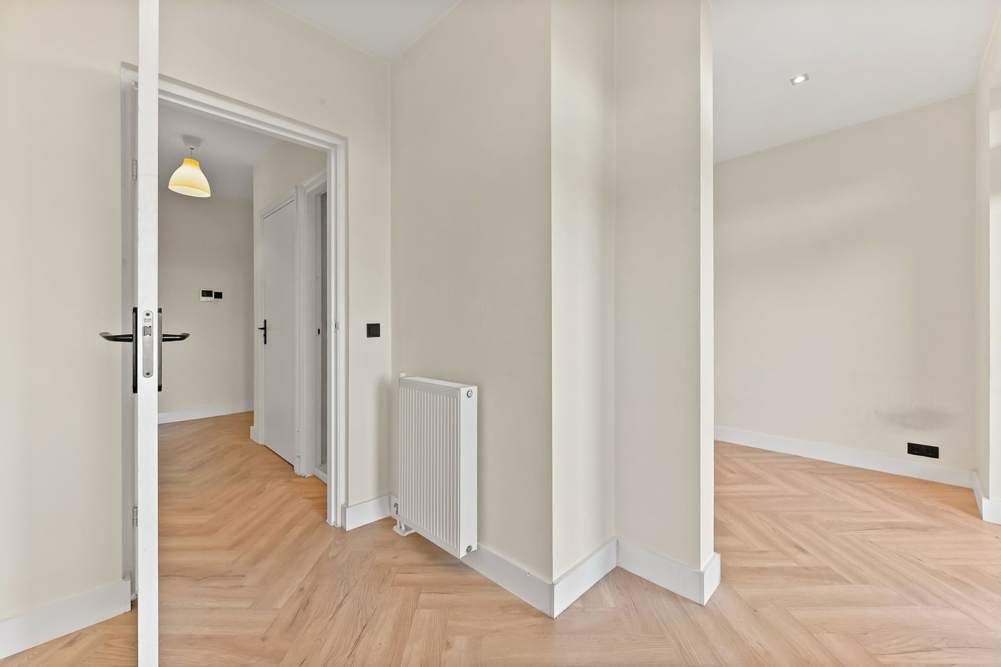 Photo 14 of Medemblikstraat 28-B