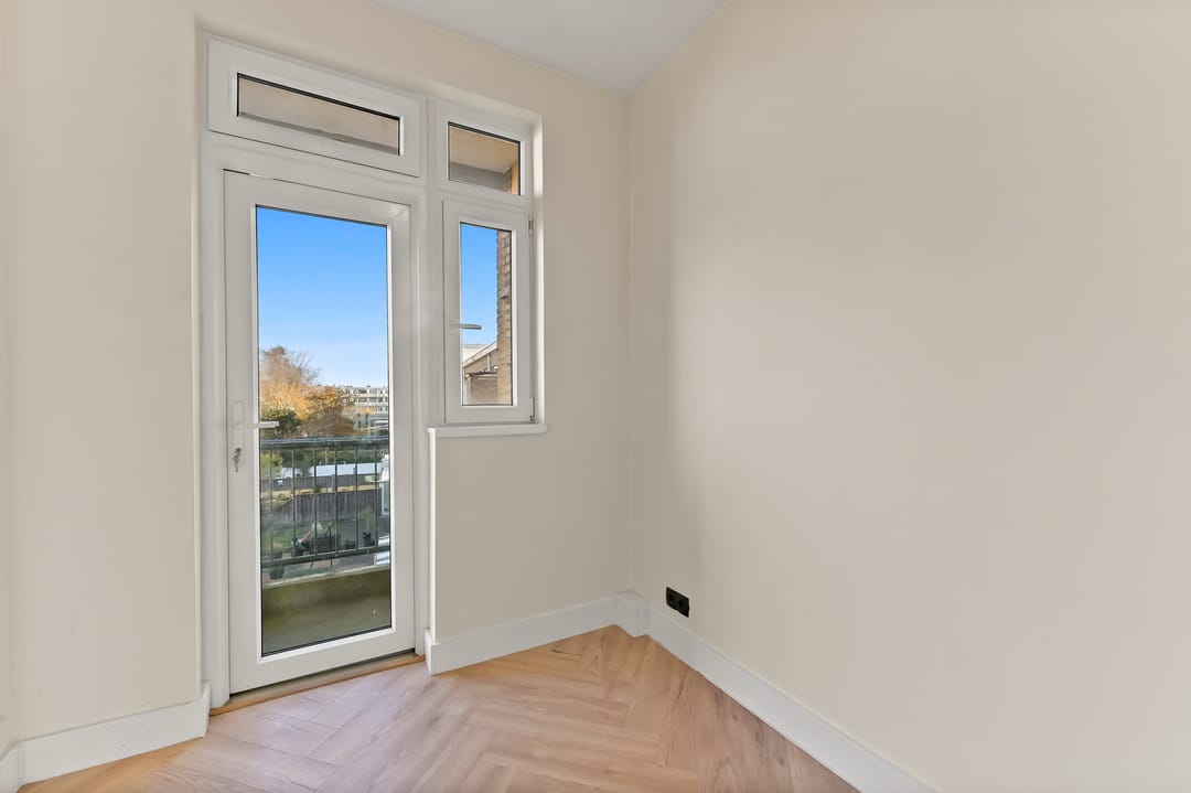 Photo 17 of Medemblikstraat 28-B