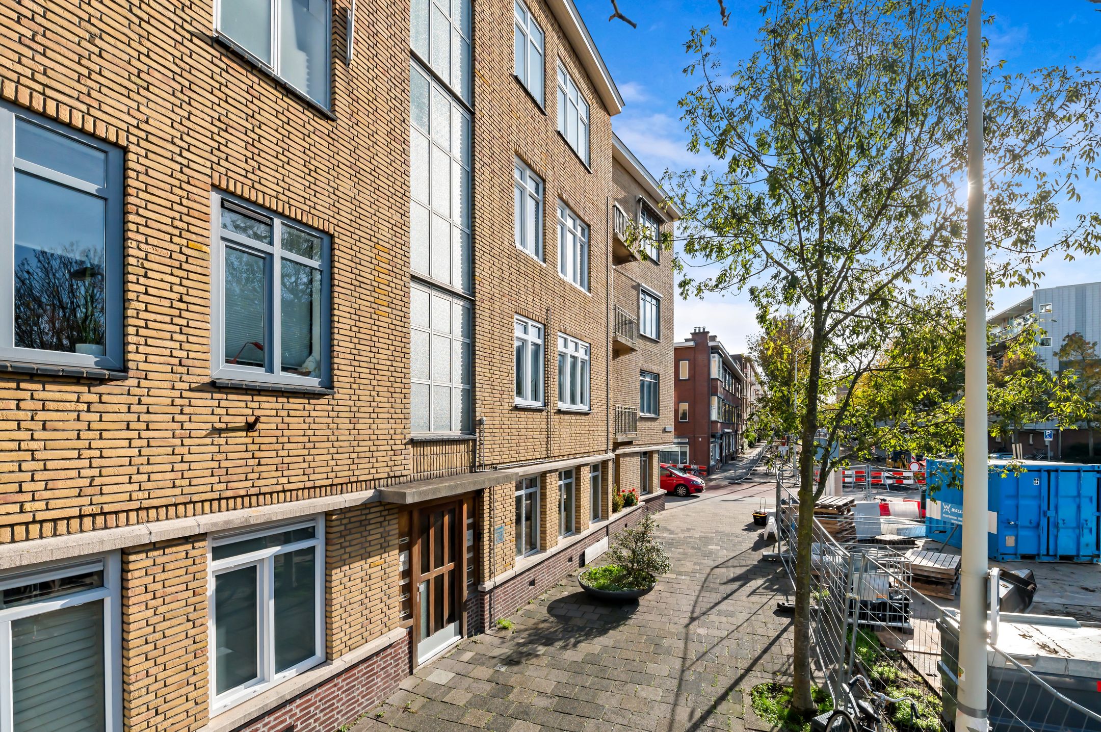 Photo 27 of Medemblikstraat 28-B