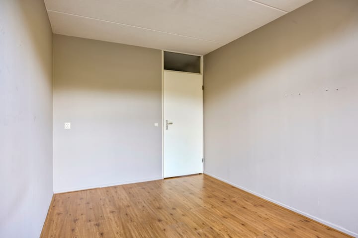 Photo 17 of Wilhelminastraat 243