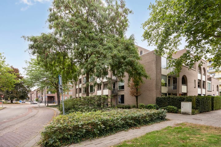 Photo 27 of Wilhelminastraat 243