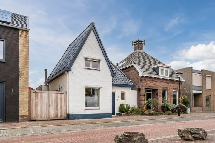 Photo 2 of Sluisstraat 45