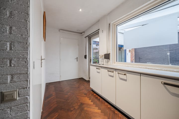 Photo 18 of Sluisstraat 45