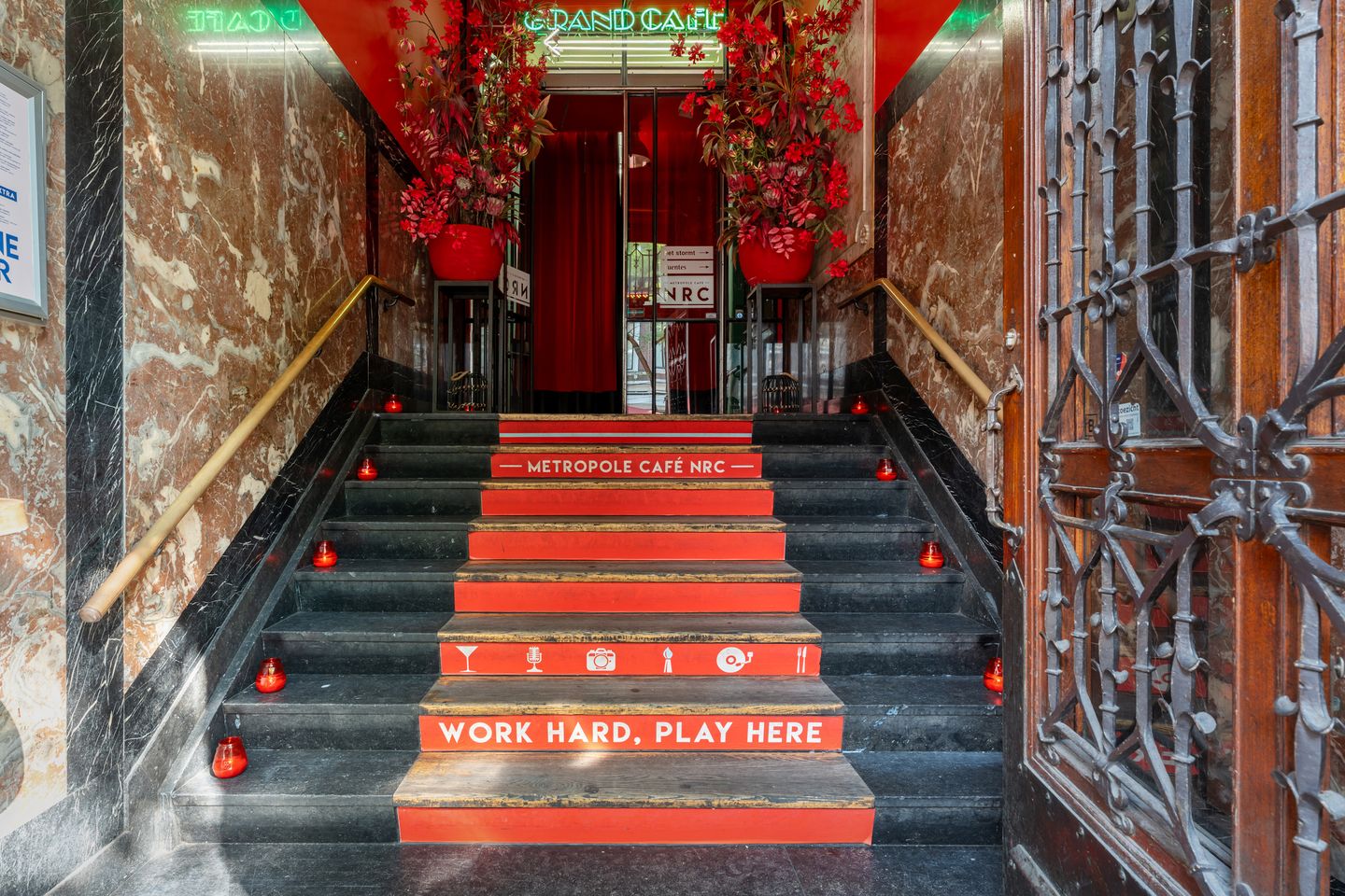 View photo 2 of Witte de Withstraat 63